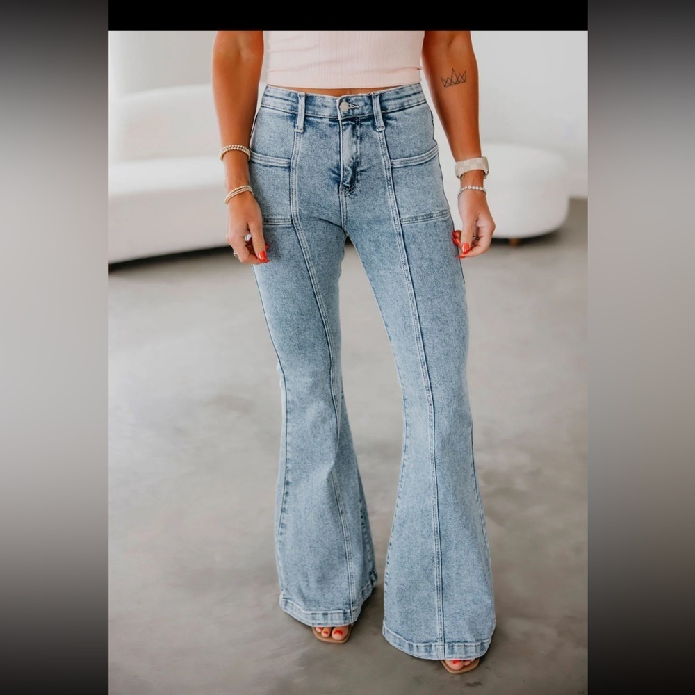 Saige High Rise Flare Jeans Size 11/30 Acid Wash Vertical Seam Detail Stretch